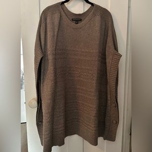 Banana Republic knit poncho // Like new